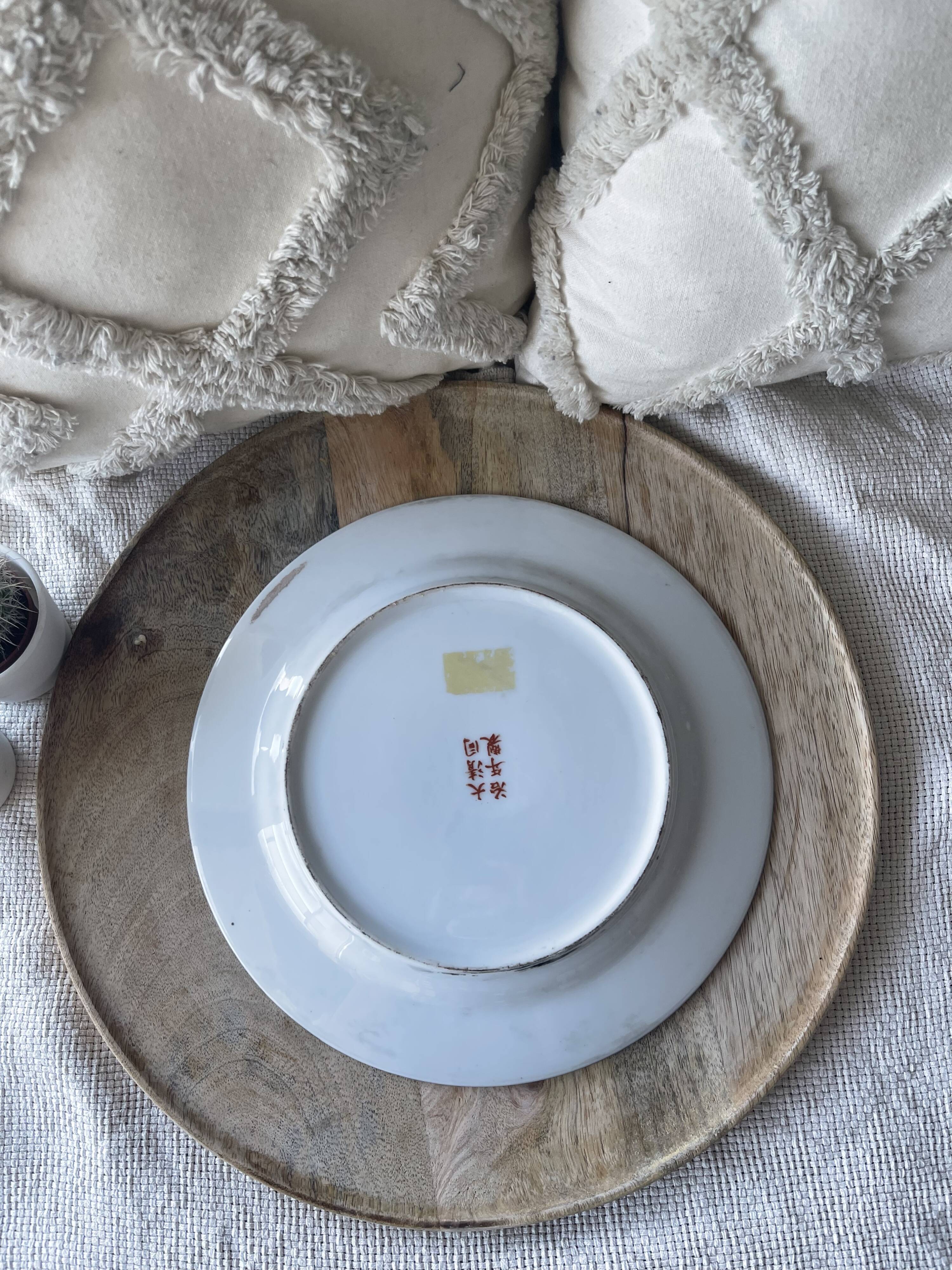 Ancient Chinese plate from the Qing Qianlong dynasty hand painted