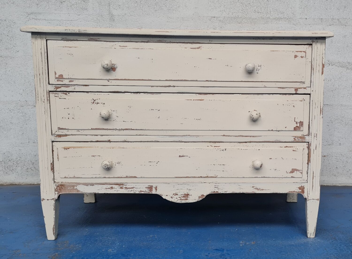 Vintage patina chest of drawers