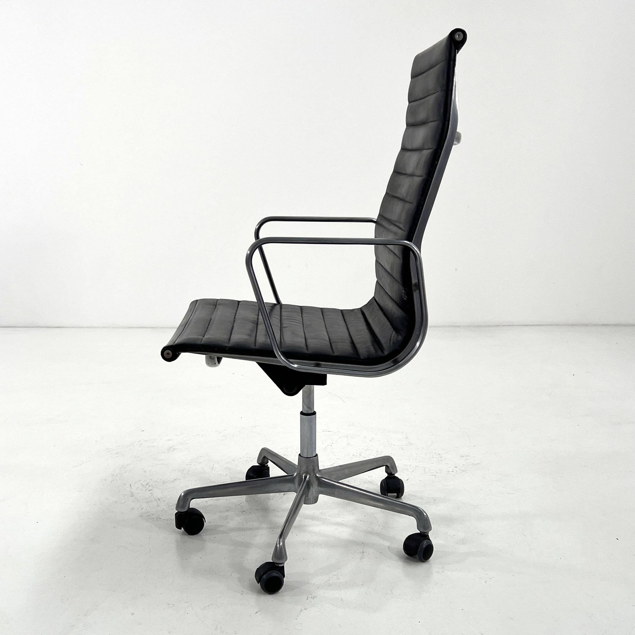 EA119 office chair by C. & R. Eames for ICF, 1970