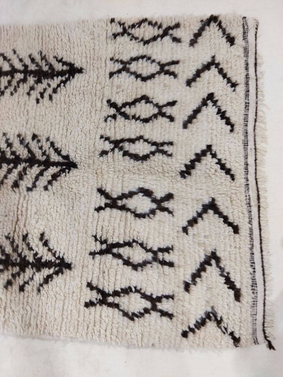 Handmade moroccan berber rug 203 x 94 cm