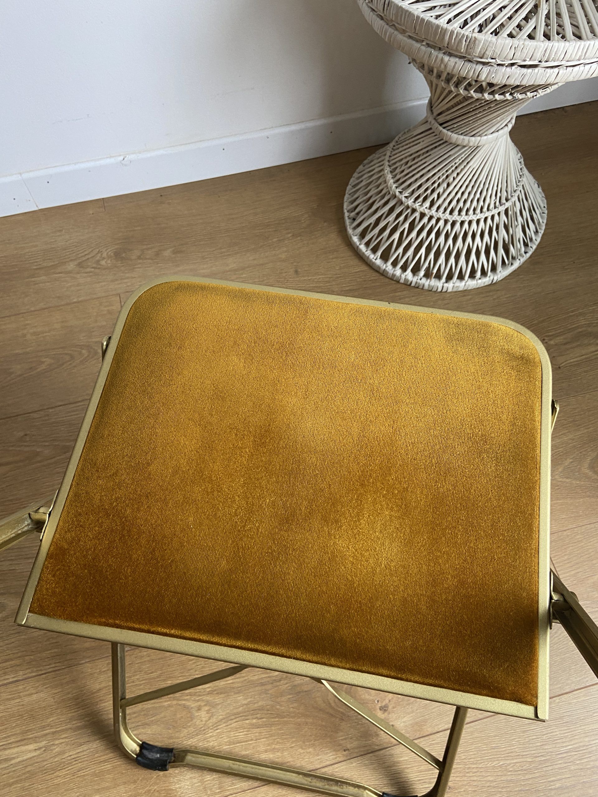Vintage chaisor folding chair in gold yellow velvet
