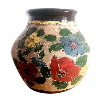 Jerome Massier vase in sandstone with flowers