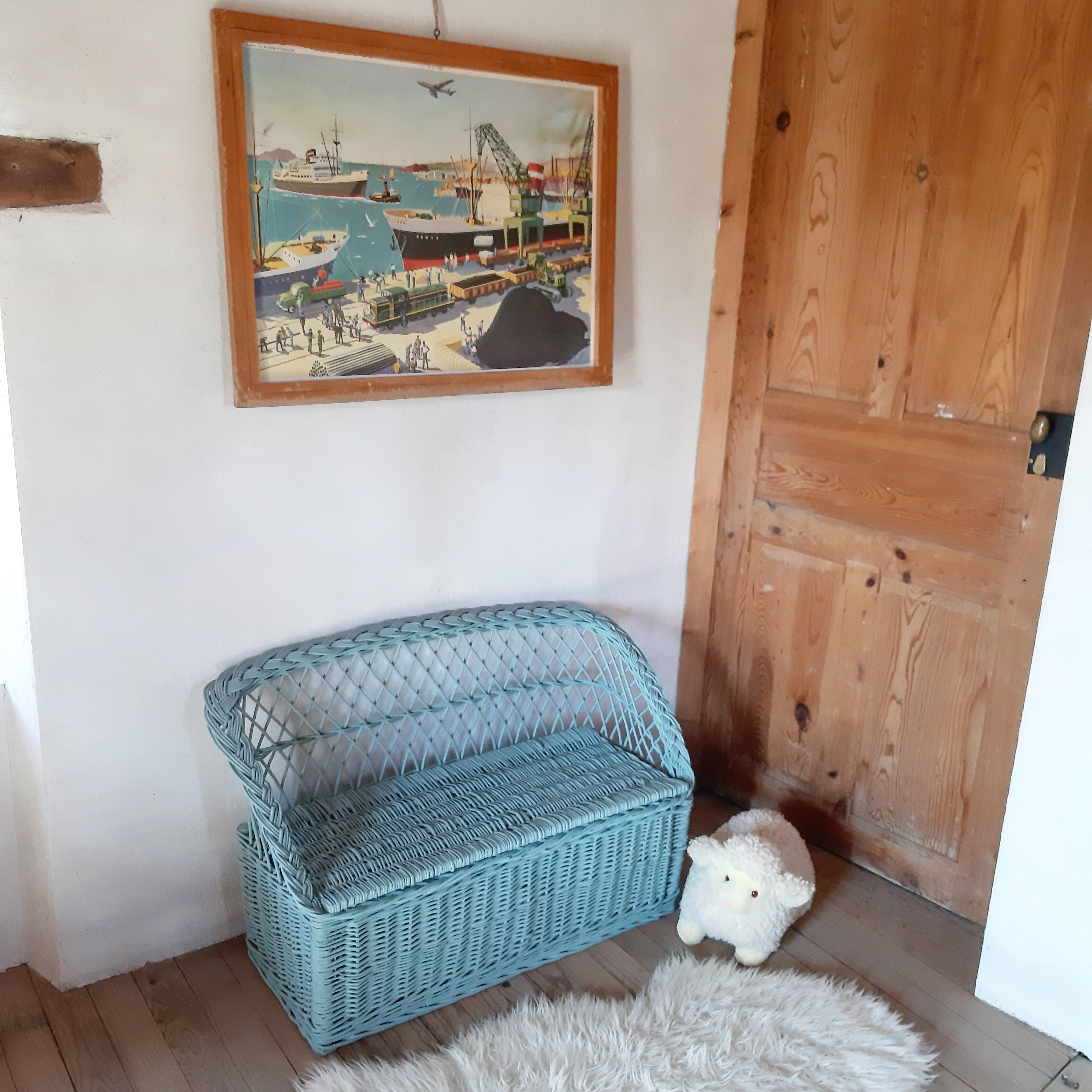 Banquette coffre à jouets vintage en osier