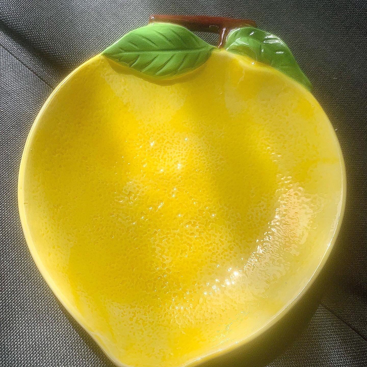 Lemon decorative plate