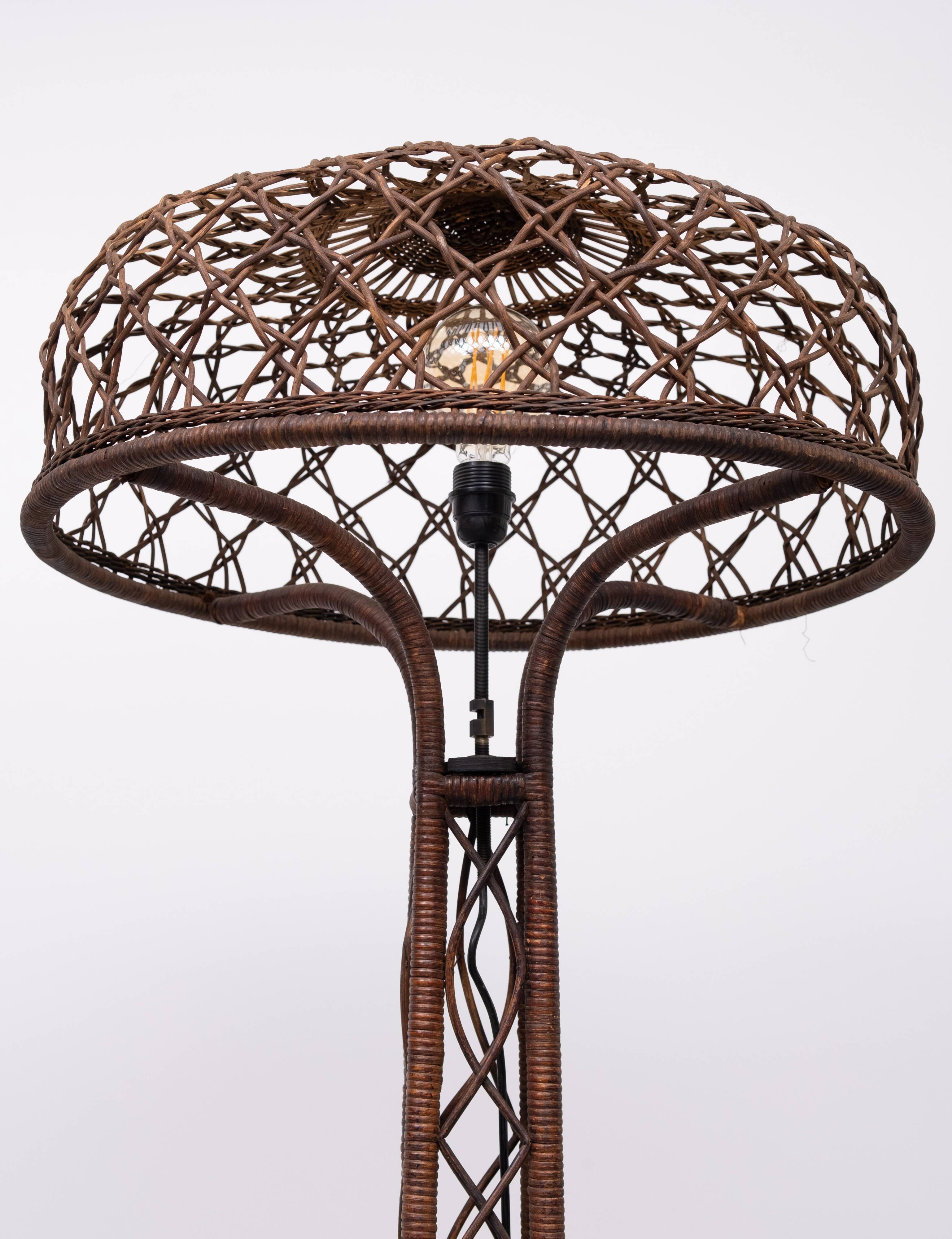 Stunning Wicker floor lamp 1920s Manufacture by L.p.h. de Ridder Amsterdam