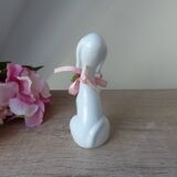 Figurine chien en céramique blanche