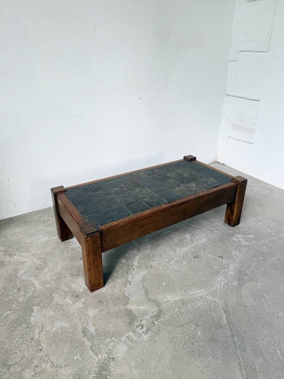 Table basse en chêne et ardoise 1950