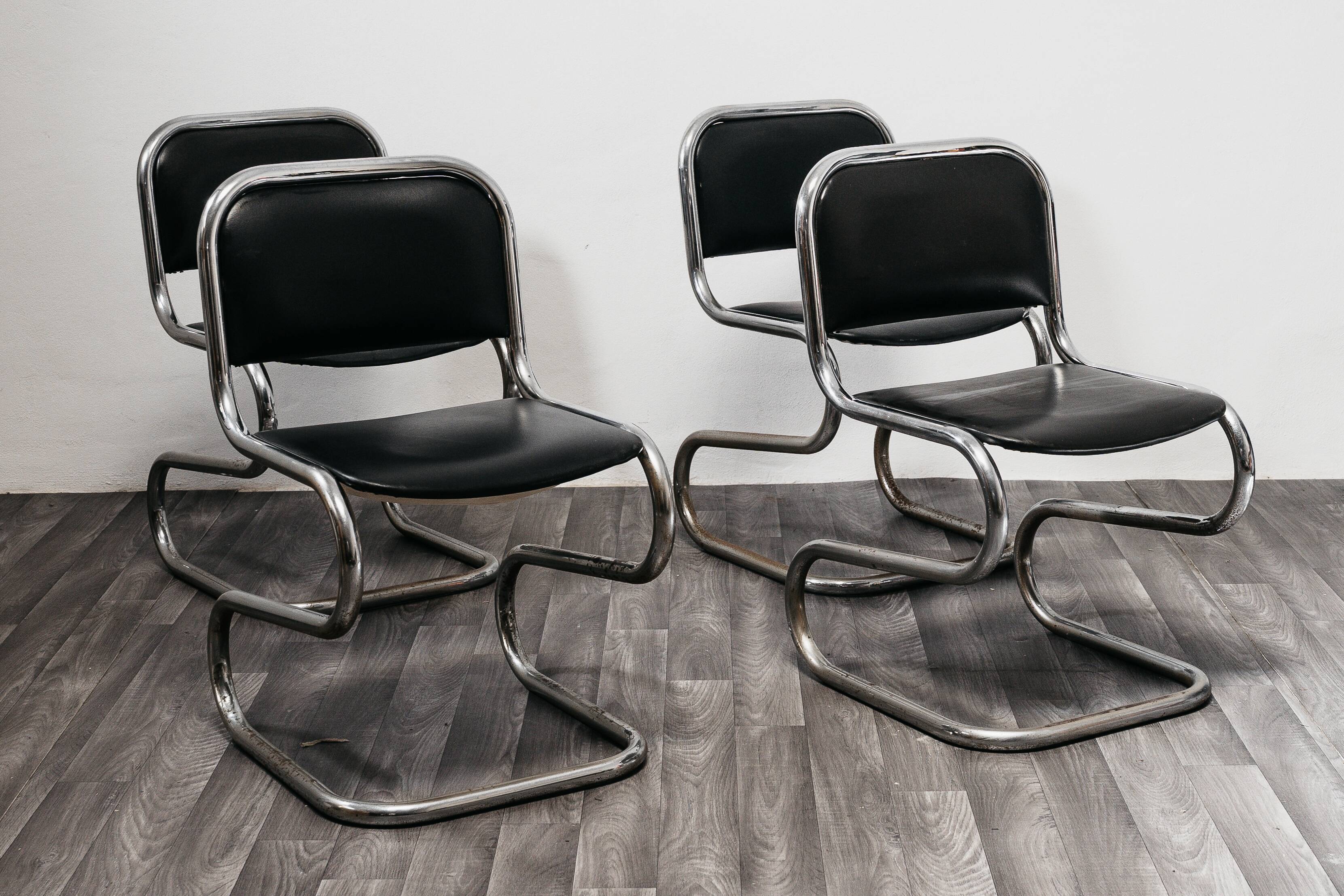 Set of 4 chrome steel rocking chairs, vintage modern 80s design.