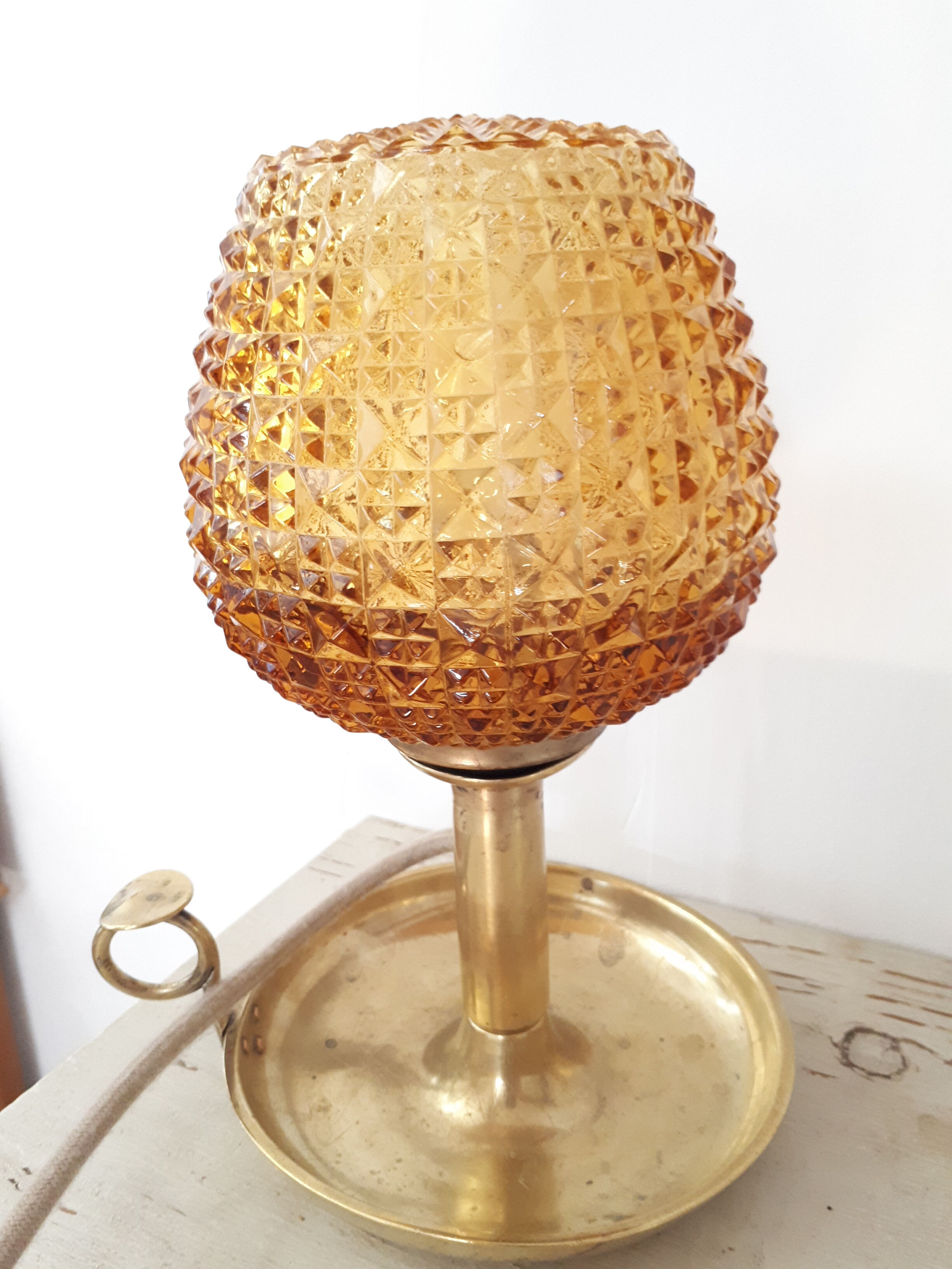 Lampe vintage ambrée pointe de diamant montée sur bougeoir