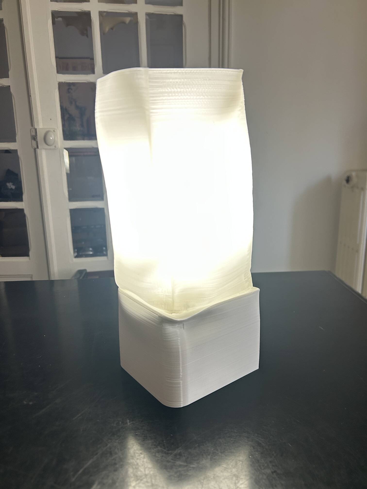 lampe vintage en plastique thermodeformée