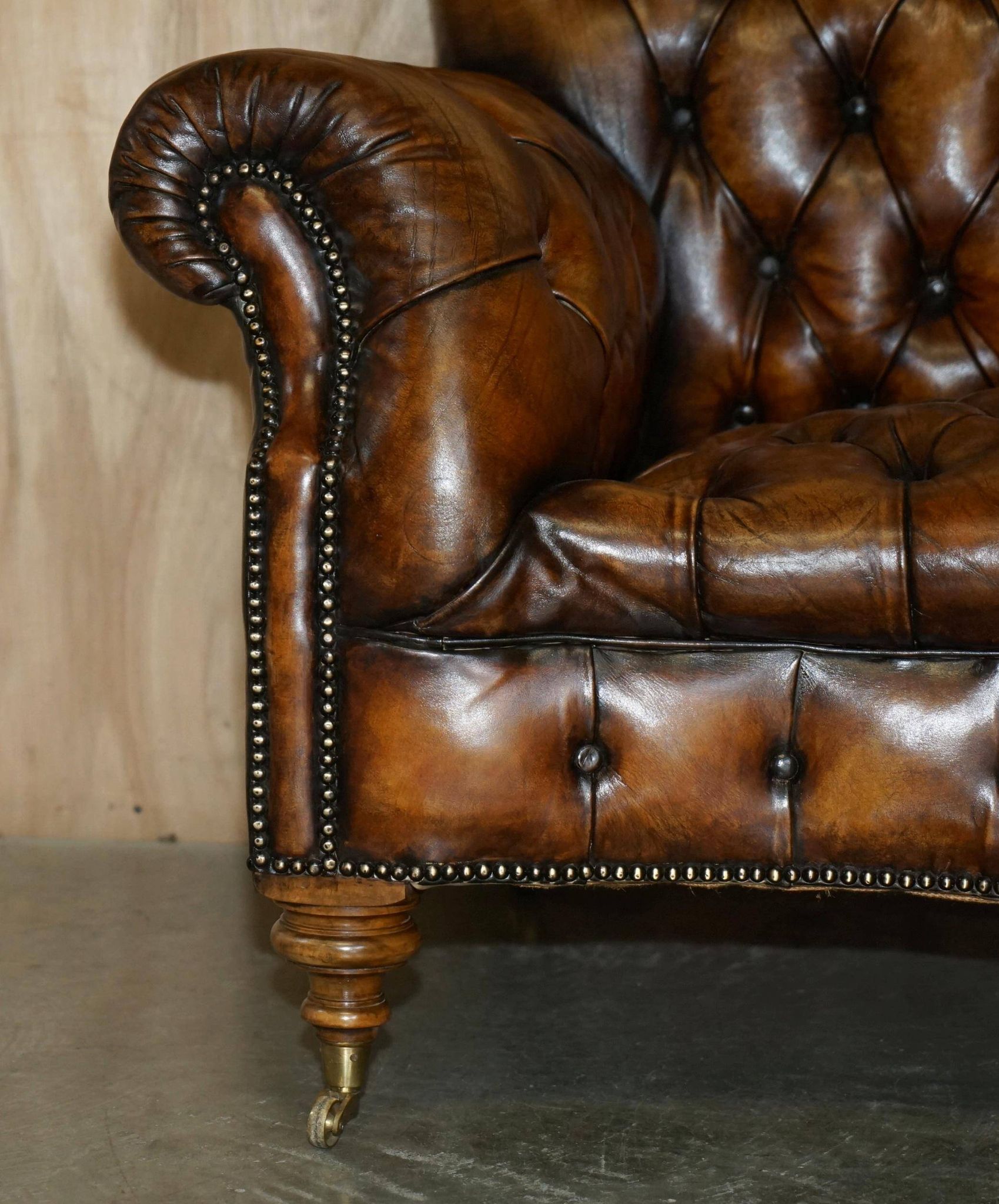 Canapé Chesterfield victorien en cuir serpentin teint à la main