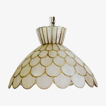 Mother-of-pearl lamp