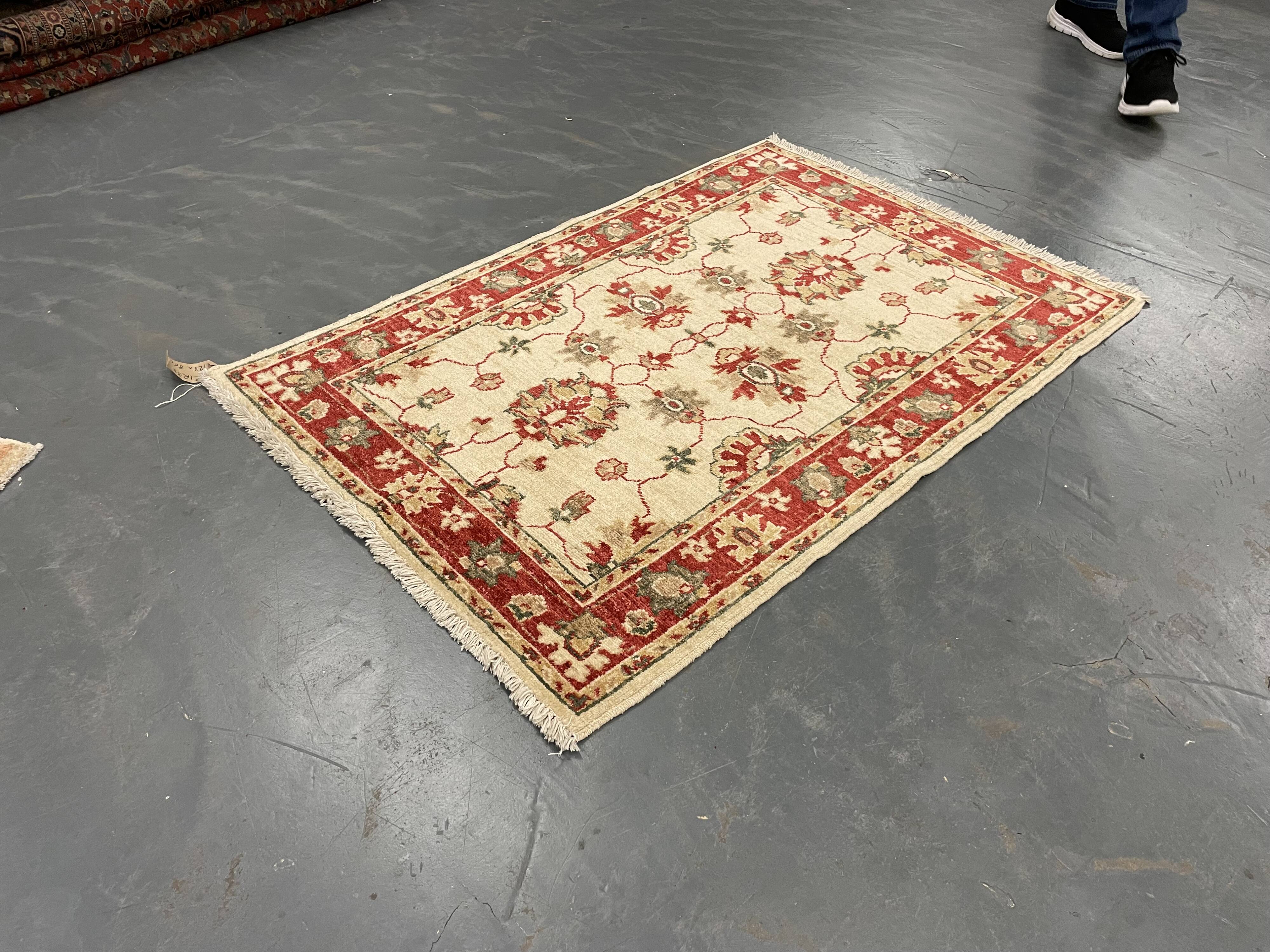 Traditional Cream Wool Rug, Small Red Floral Oriental Carpet 86x123 cm