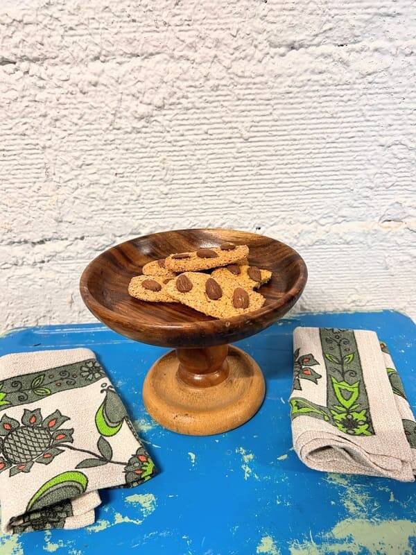 Standing wooden bowl