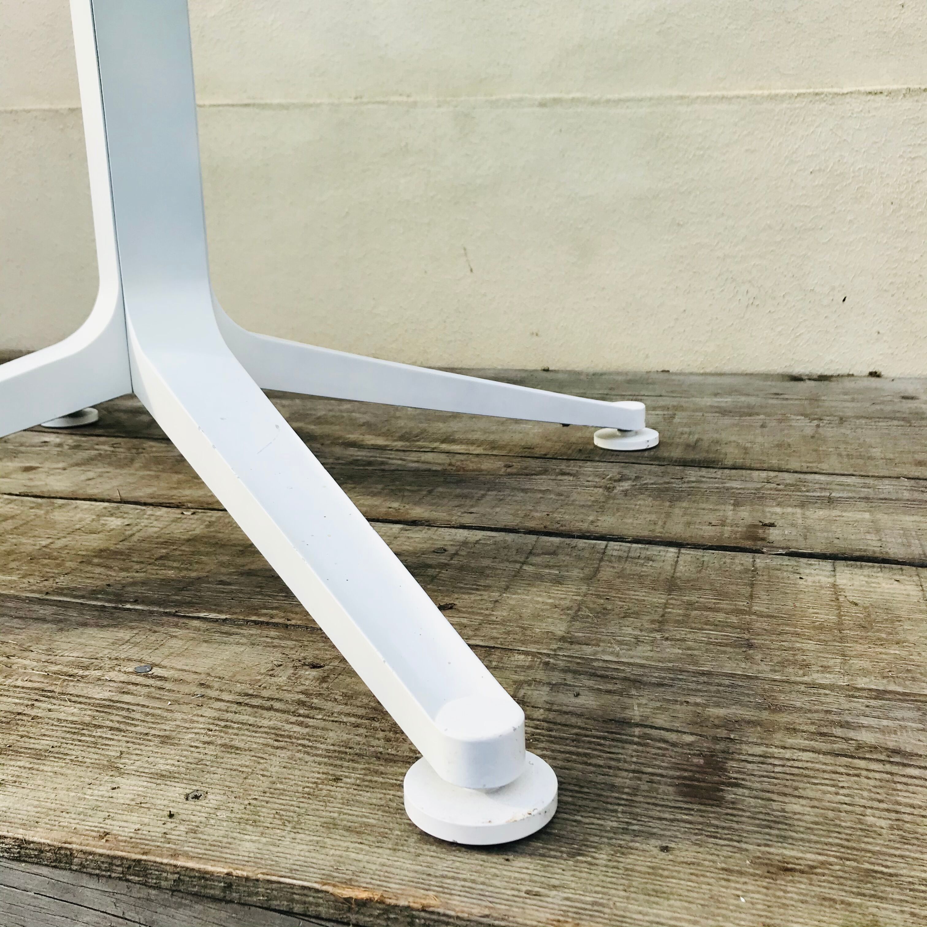 Metal healing and Zanotta glass design