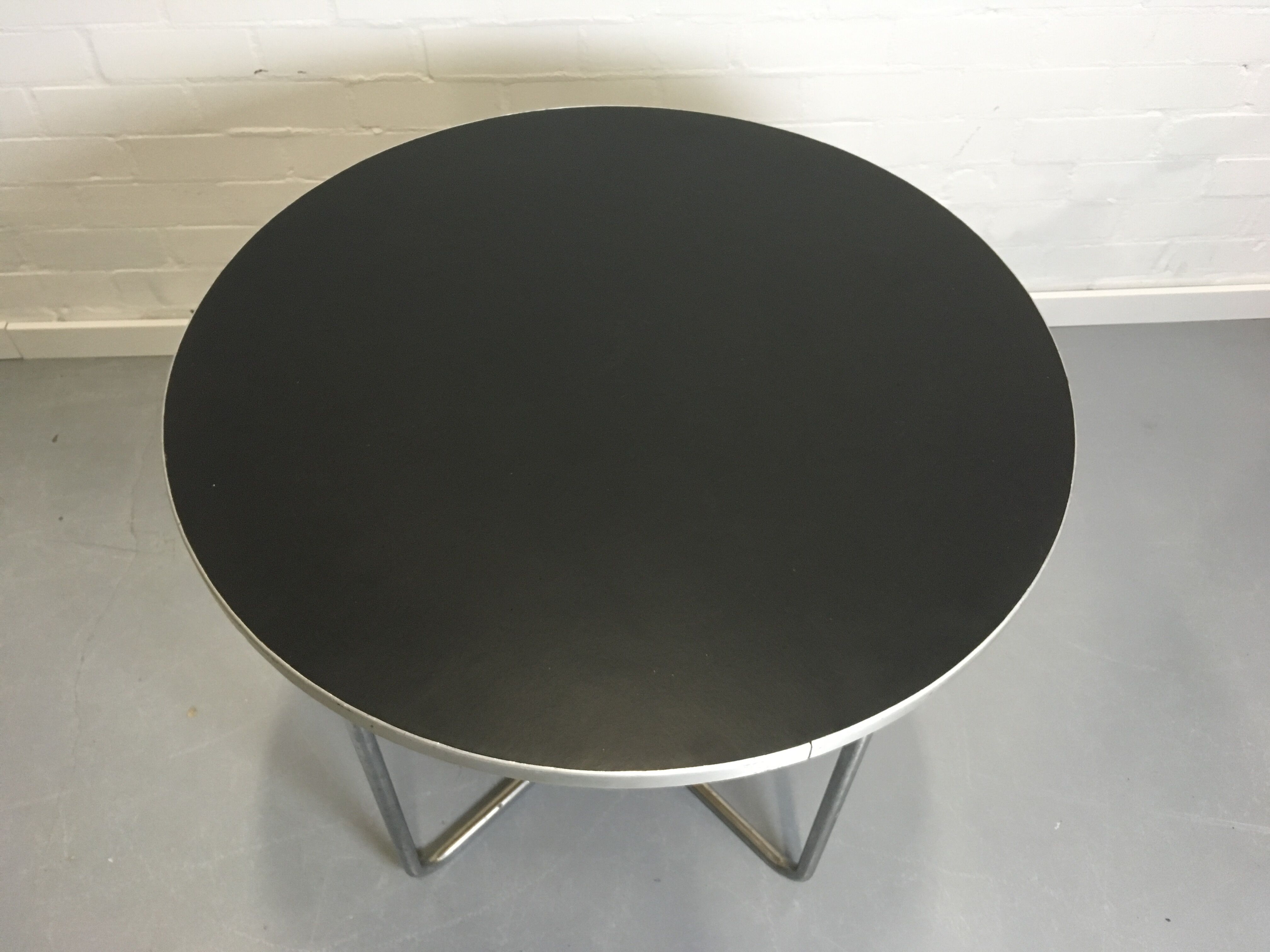 Gispen 501 dining table