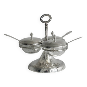 Sauce service on rotating display