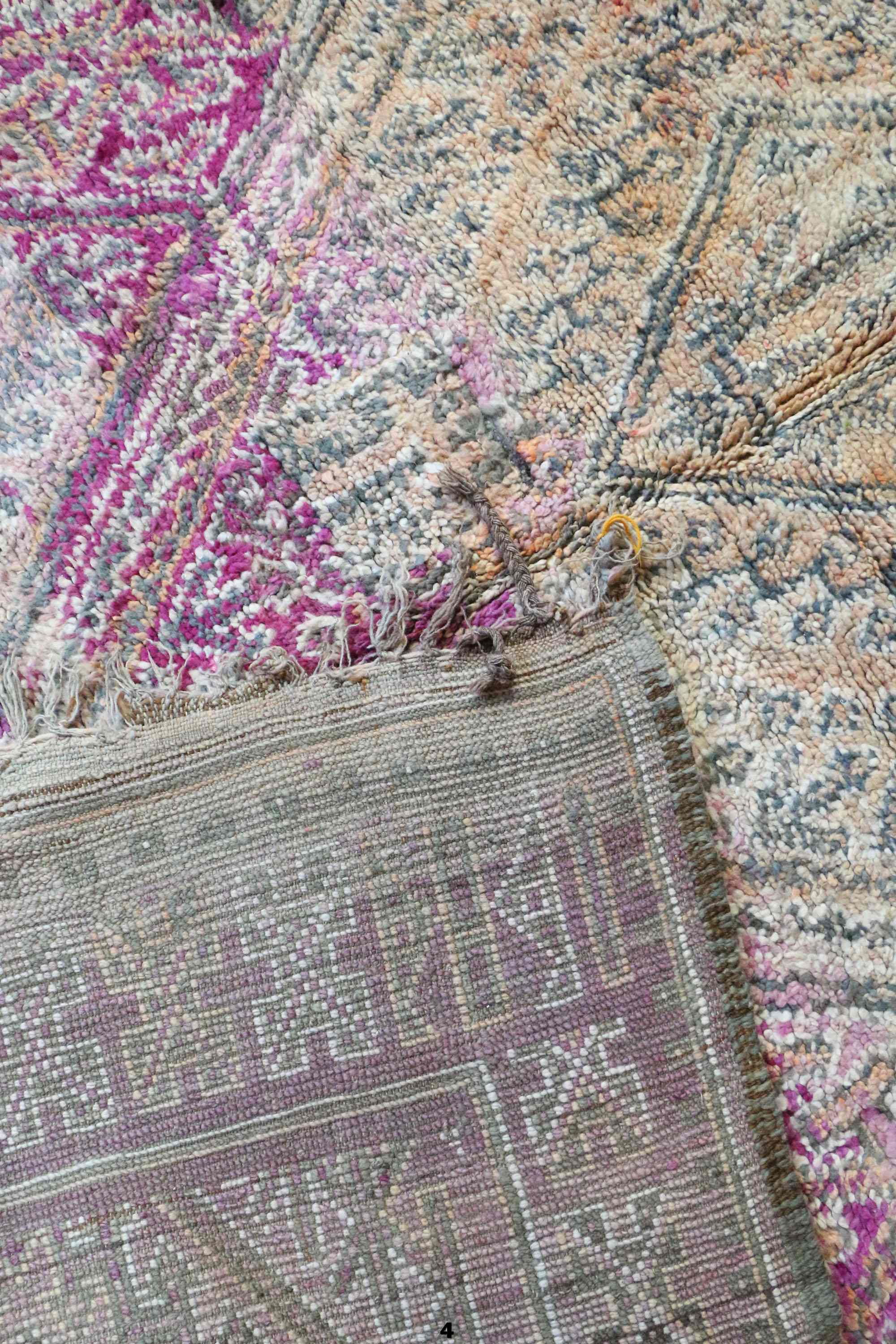 Vintage moroccan carpet - 196 x 285 cm