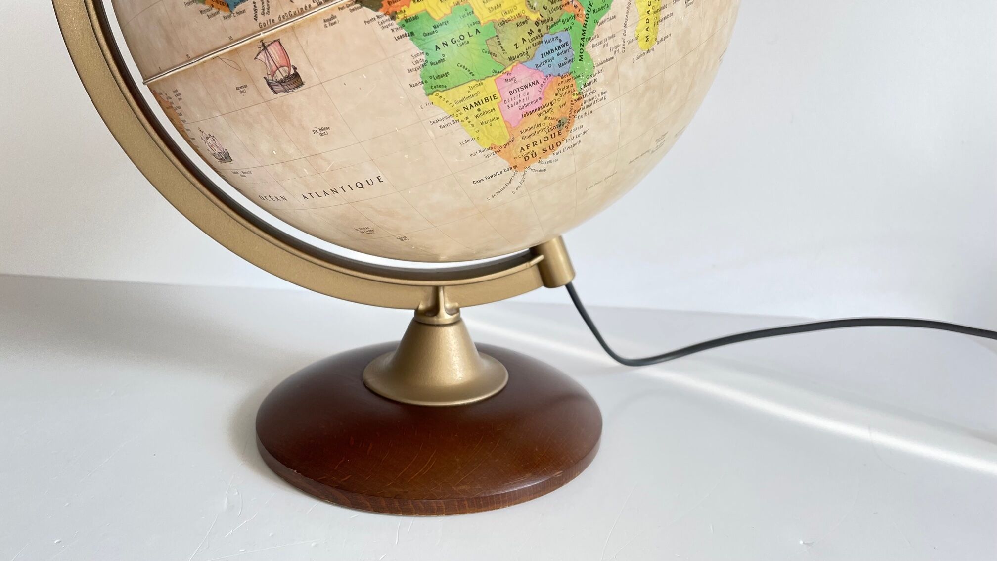 Globe earth luminous italy vintage wood