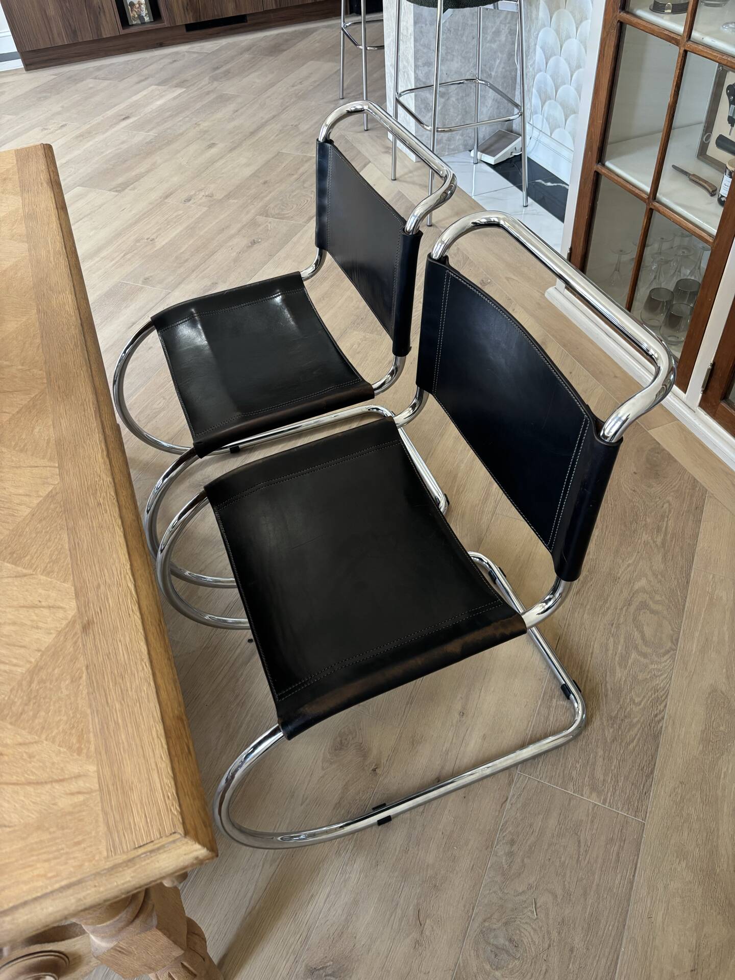 4 chaises MR10 Ludwig Mies Van Der Rohe