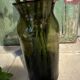 Vase en verre soufflé de couleur verte
