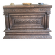 Coffre ancien en bois sculpté, style Renaissance