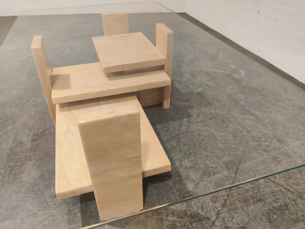 Table basse en marbre rose de Willy Ballez, années 1970