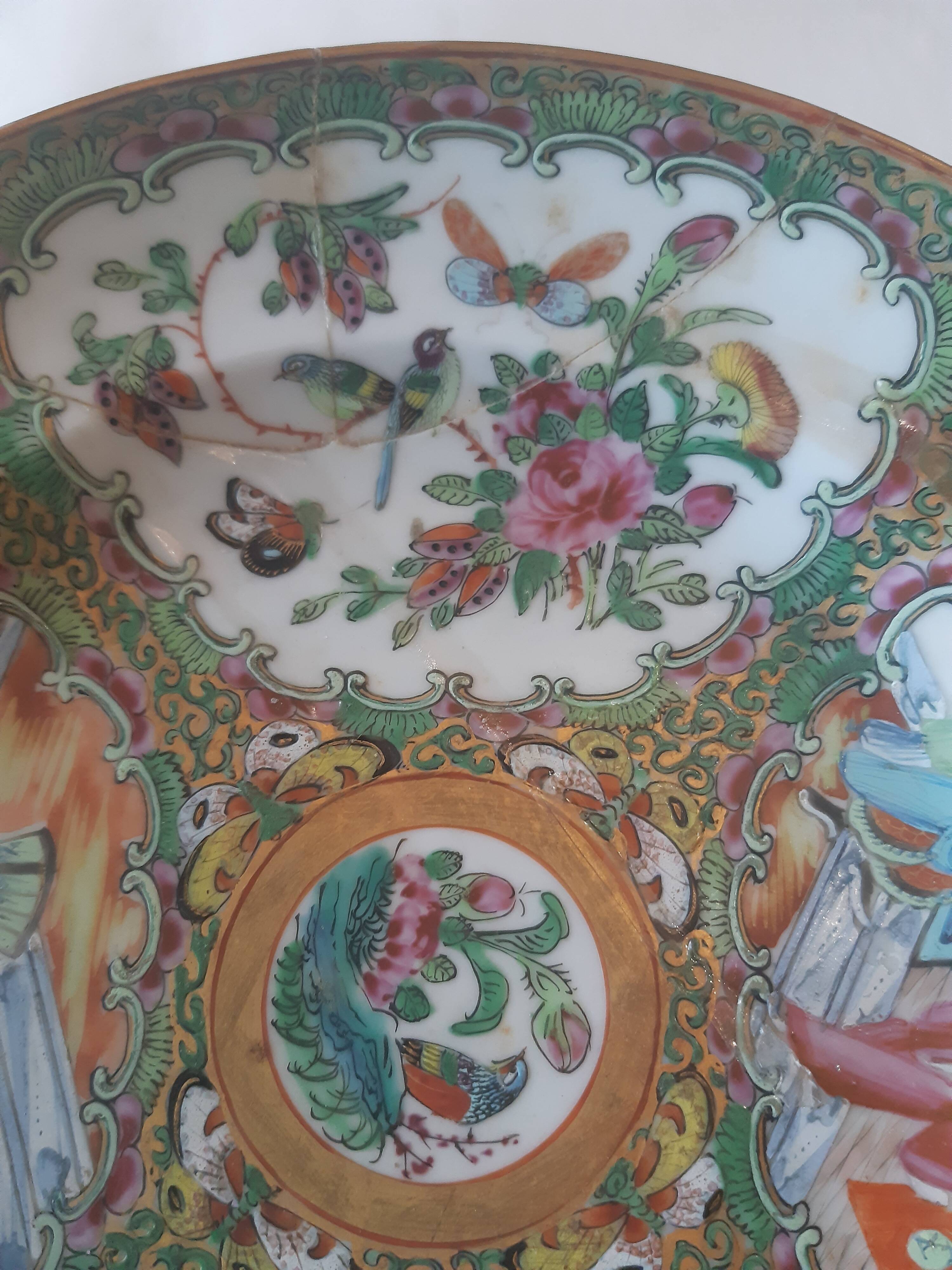 Assiette de collection japonaise, scène de vie et nature. Restaurée.