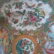 Assiette de collection japonaise, scène de vie et nature. Restaurée.