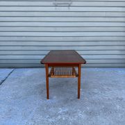 Table basse danosie par Jorgen Aakjaer Jorgensen
