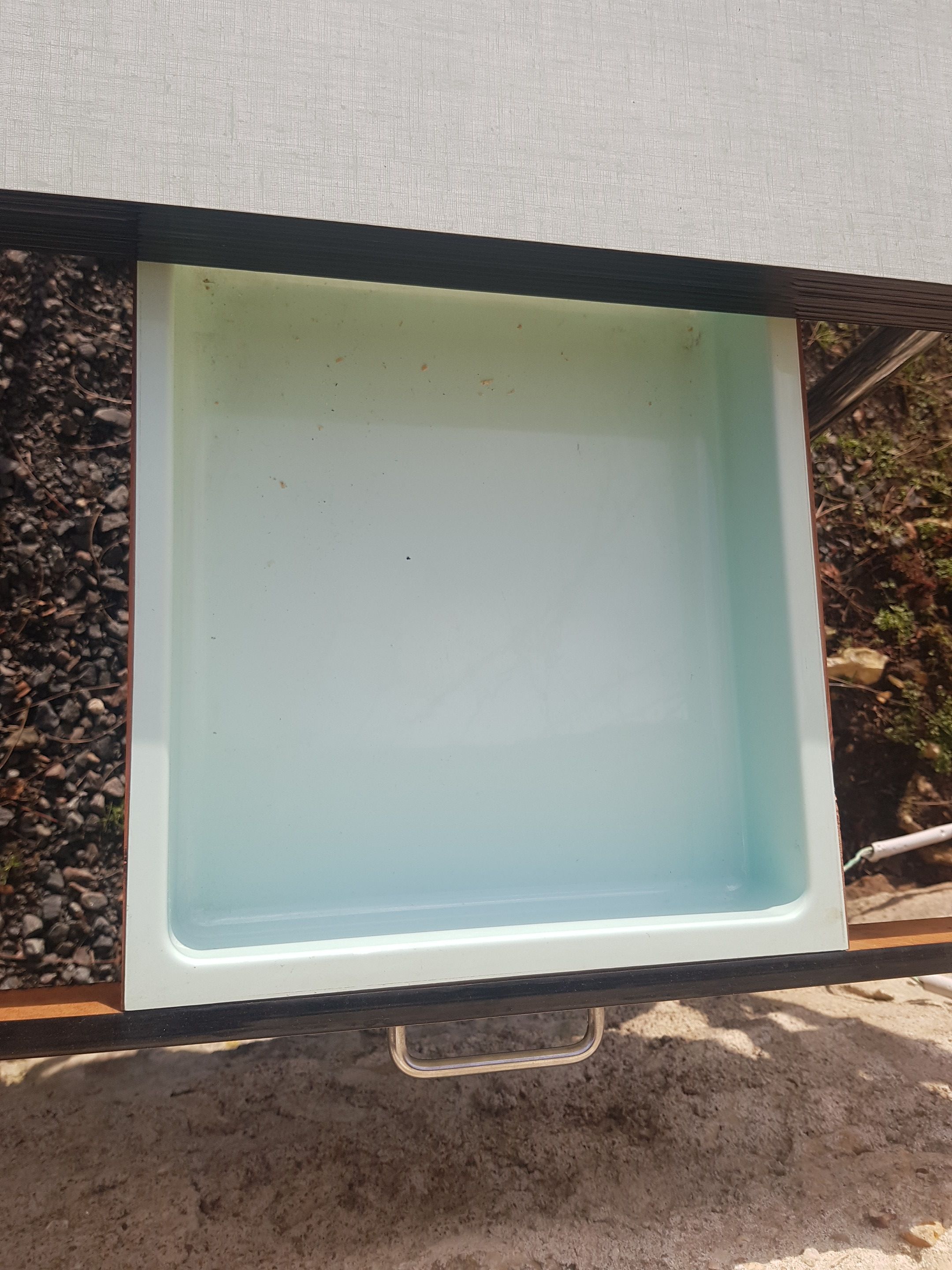 Table formica and its 4 chairs