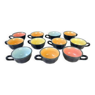 Tasses à café vintage en faïence noir fond multicolore 1970