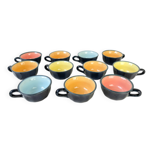 Tasses à café vintage en faïence noir fond multicolore 1970