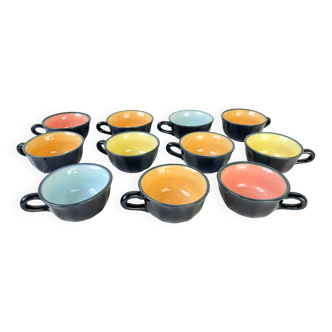 Tasses à café vintage en faïence noir fond multicolore 1970