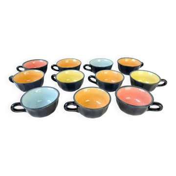 Tasses à café vintage en faïence noir fond multicolore 1970