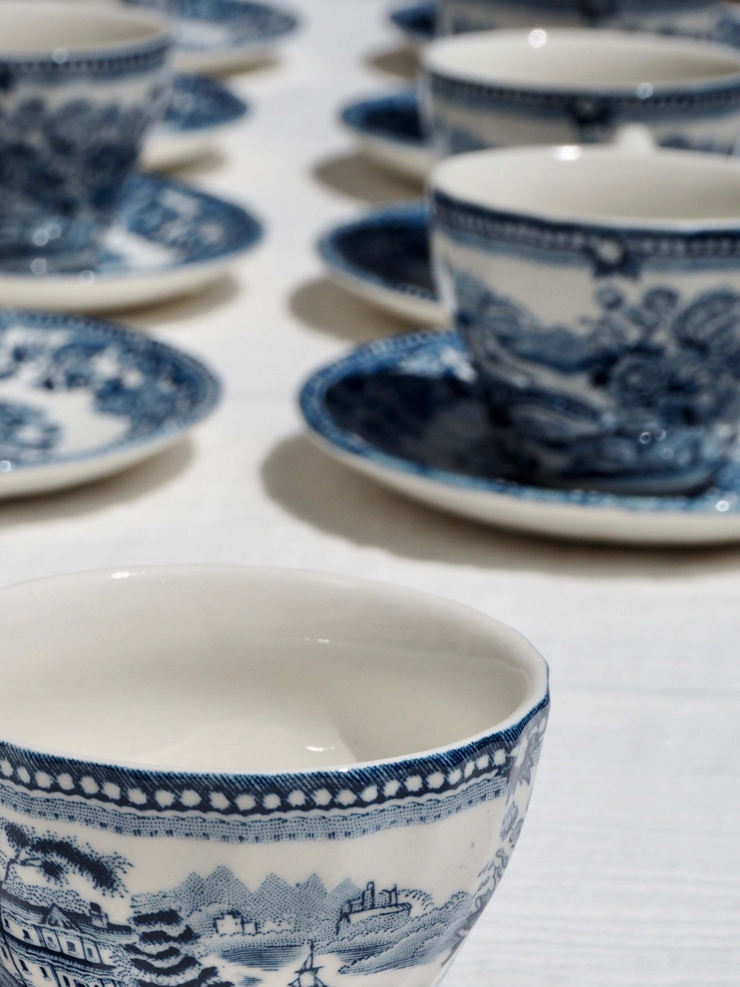 Set of 11 Churchill coffee cups with blue English patterns