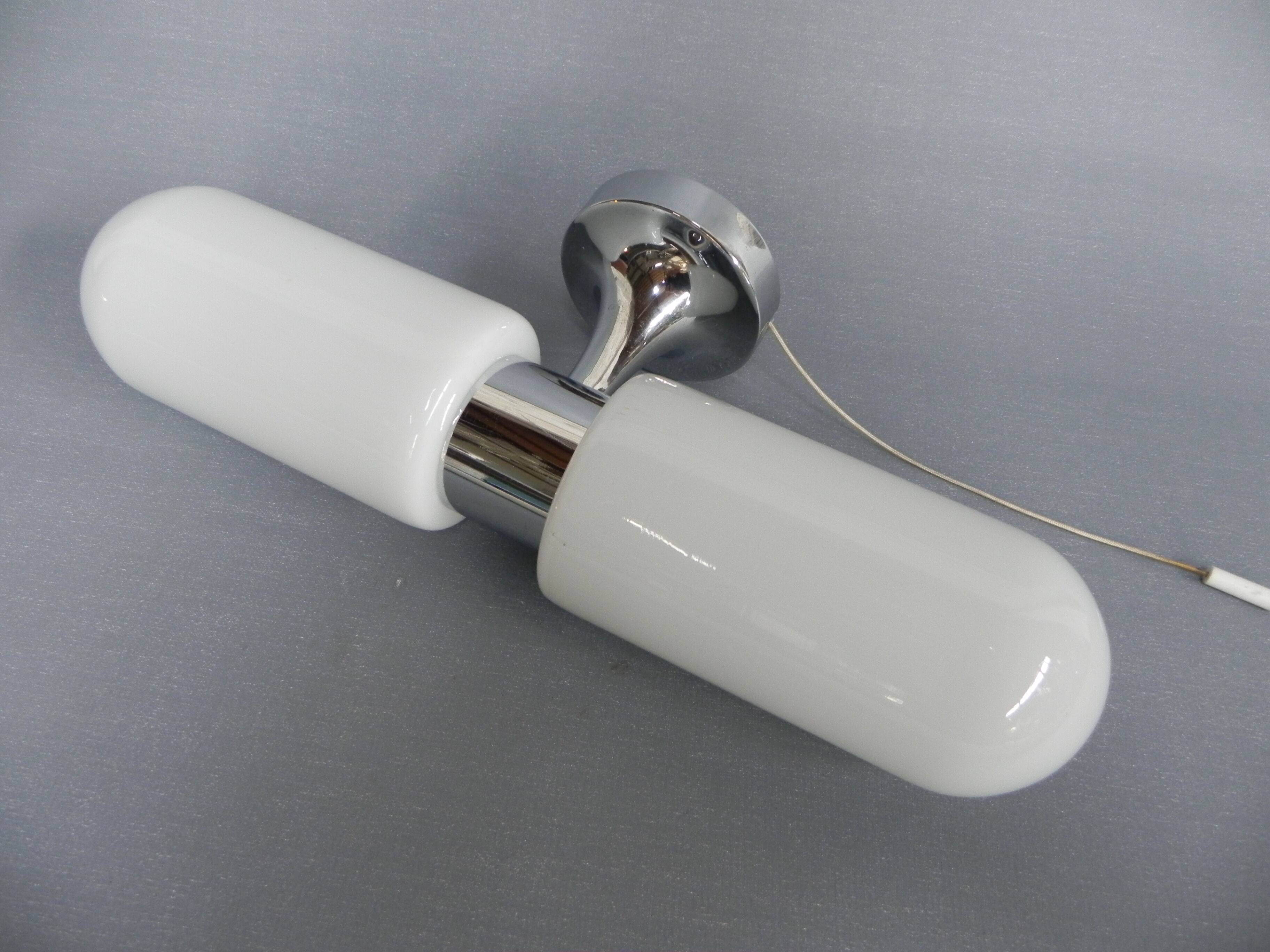 Vintage wall lamp with 2 glass caps