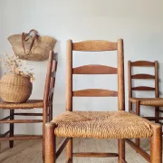 Set of 4 rustic chairs in solid oak and straw.