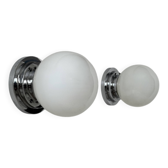 Pair of vintage modernist Art Deco wall lights, chrome and opaline, France