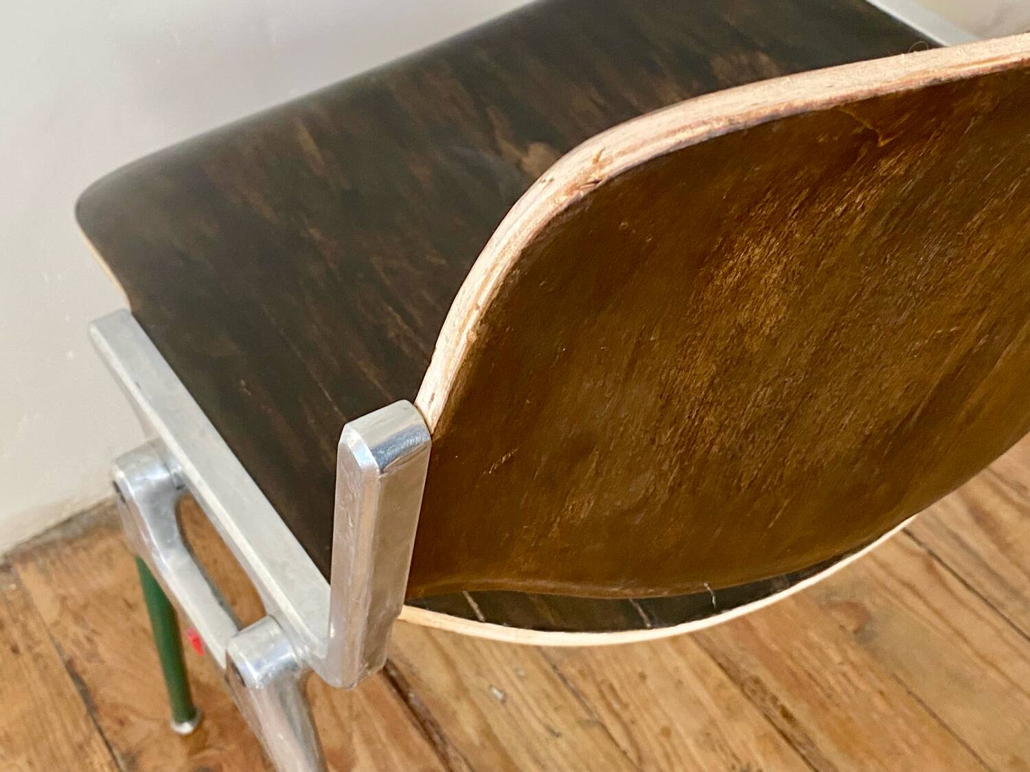 Pair of DSC 106 chairs by Giancarlo Piretti