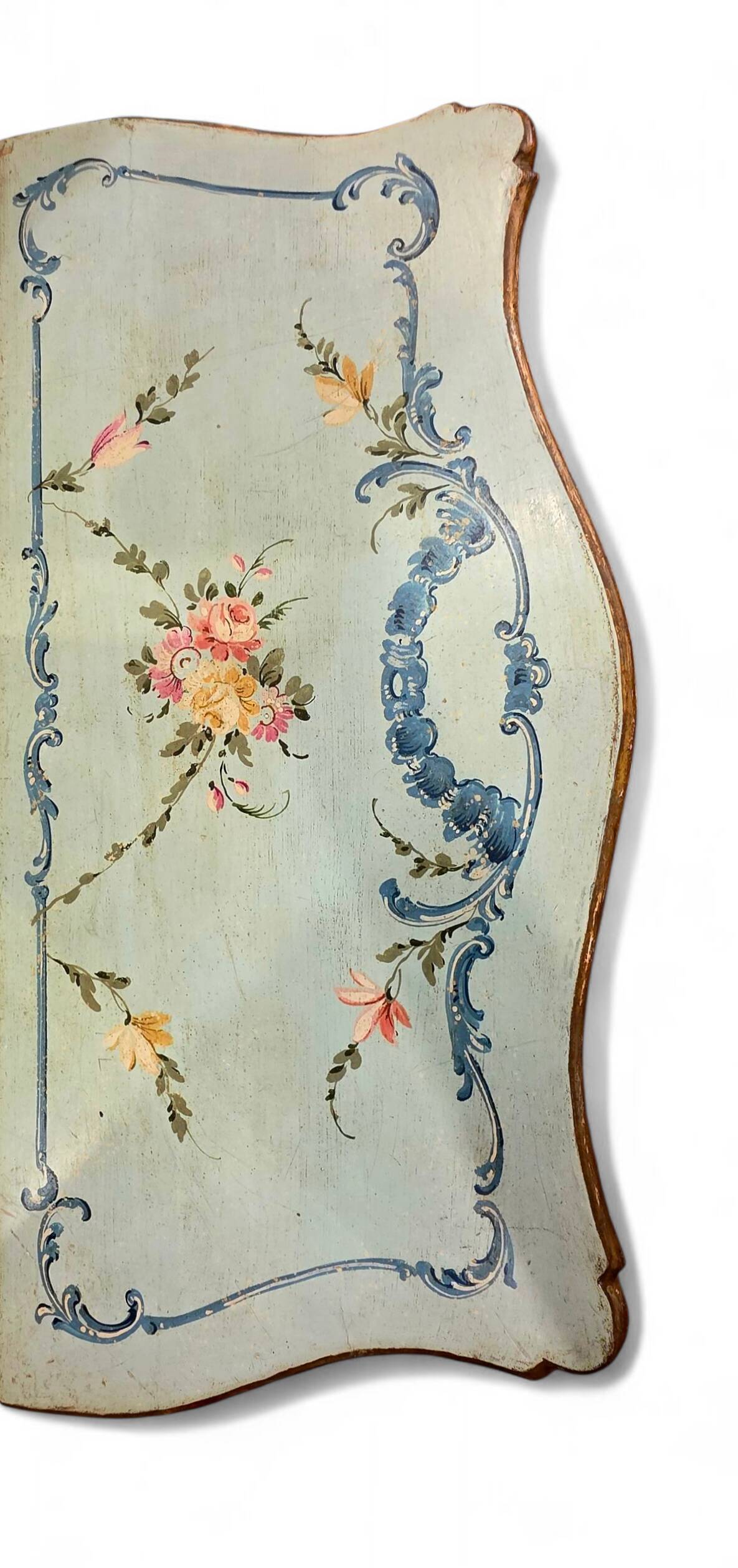 18th century Venetian chest of drawers