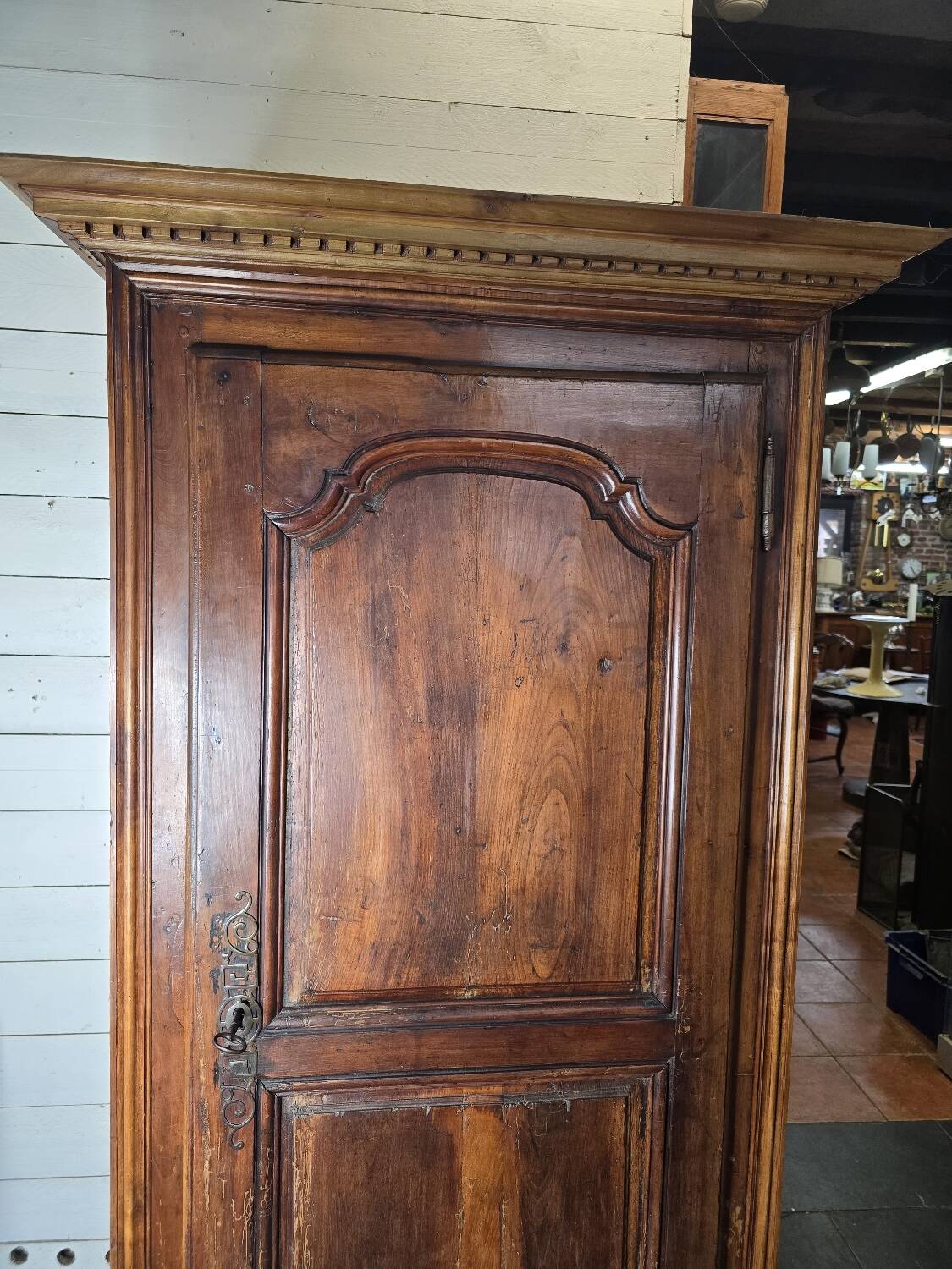 Armoire bonnetière en châtaignier