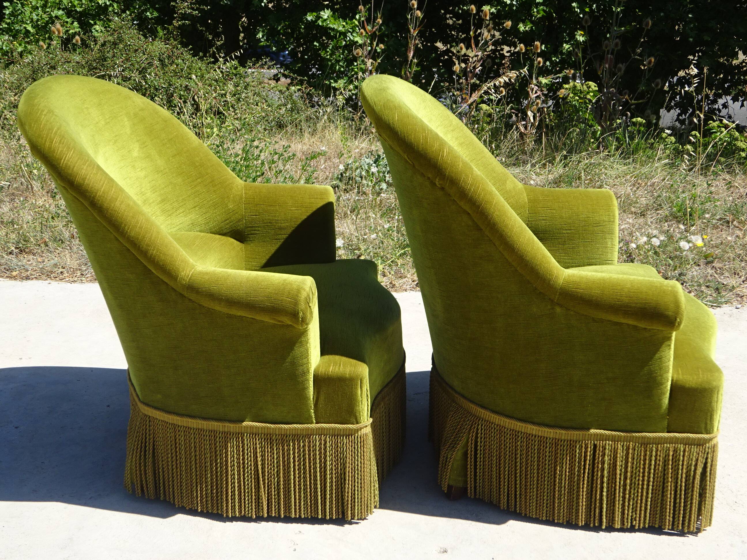 Paire de fauteuils crapauds en velours vert