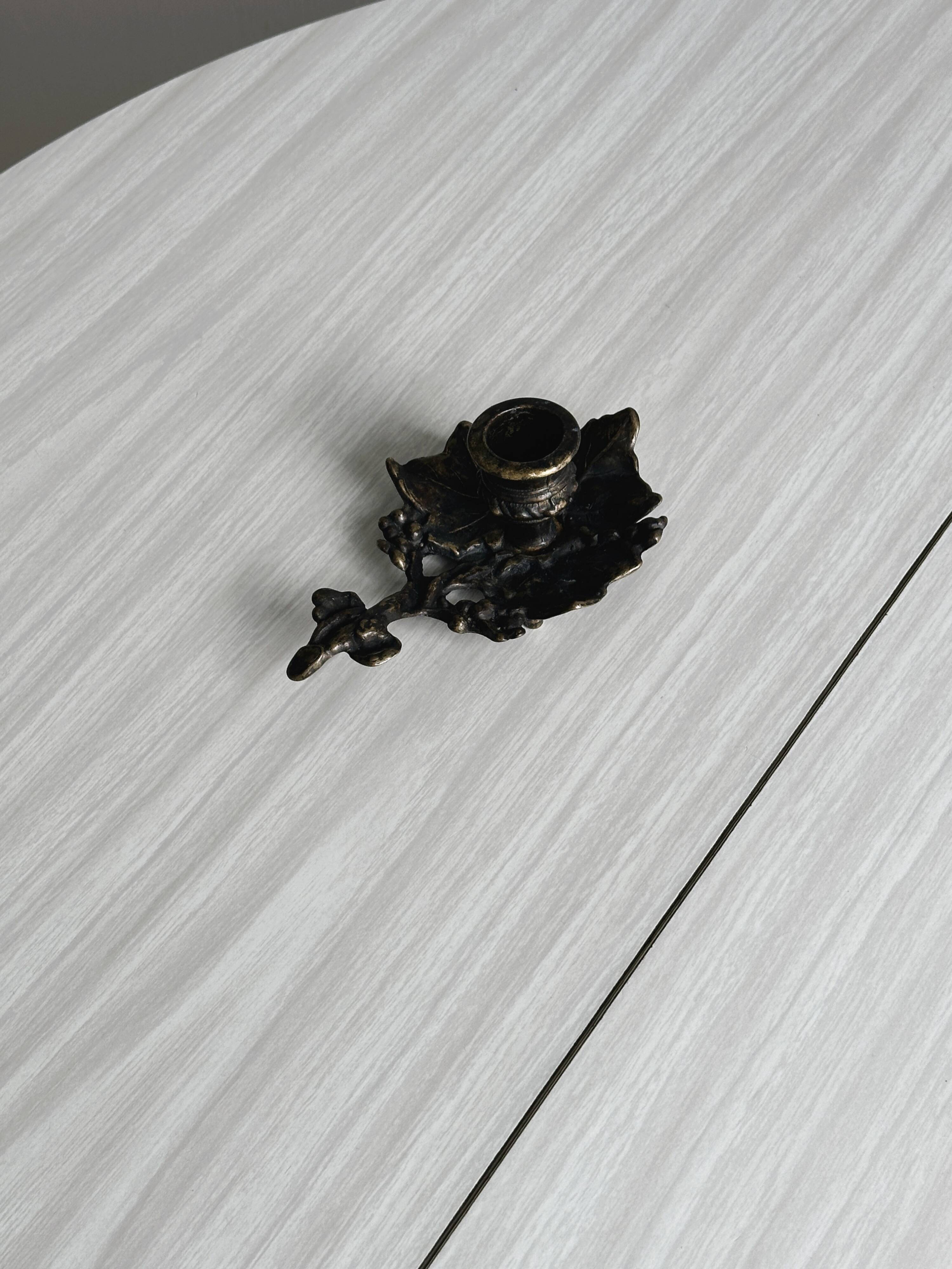 Rat tail metal candle holder