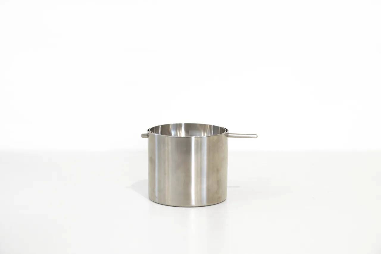 Cendrier en acier inoxydable Stelton Cylinda par Arne Jacobsen