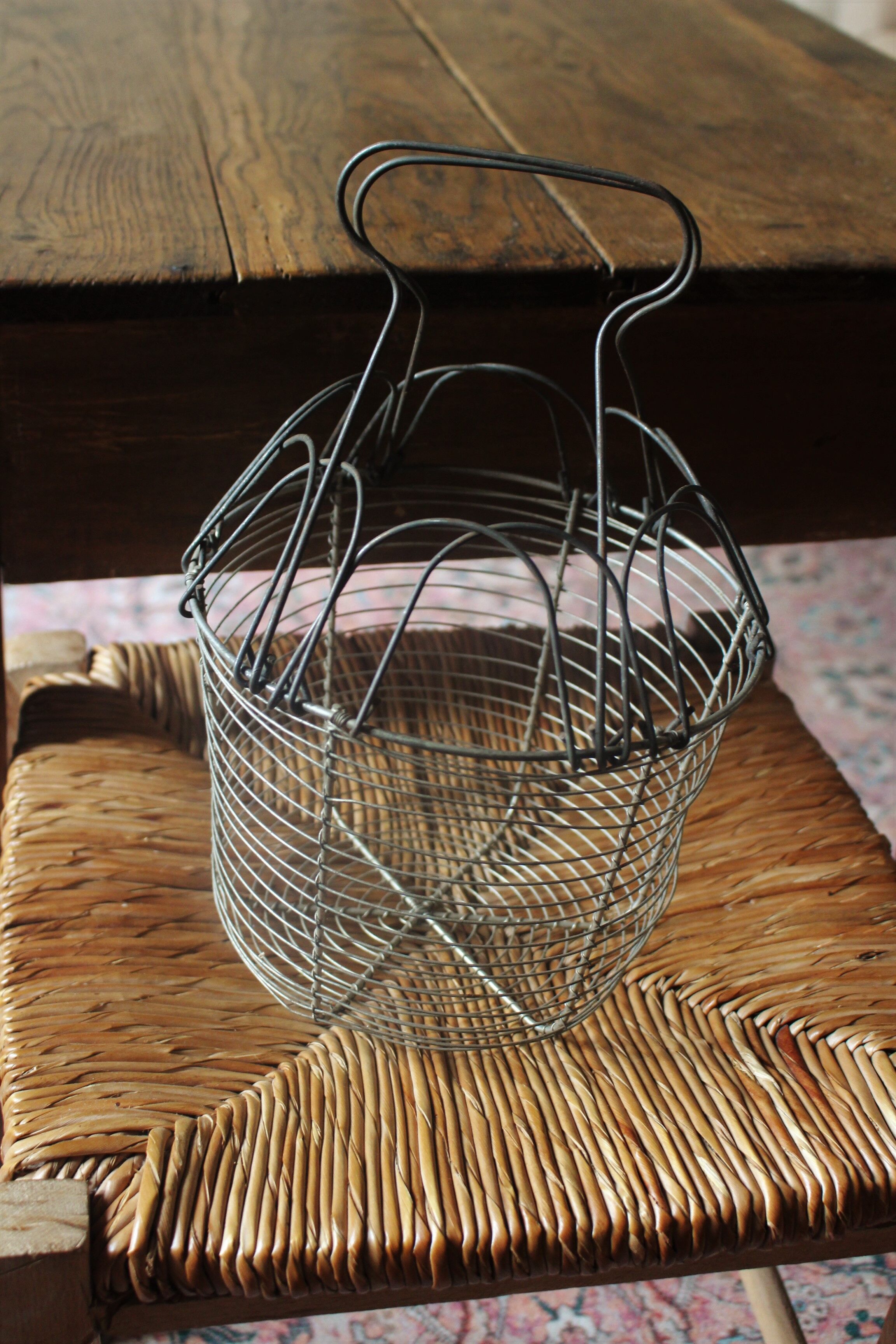 Salad basket metal wire star opening