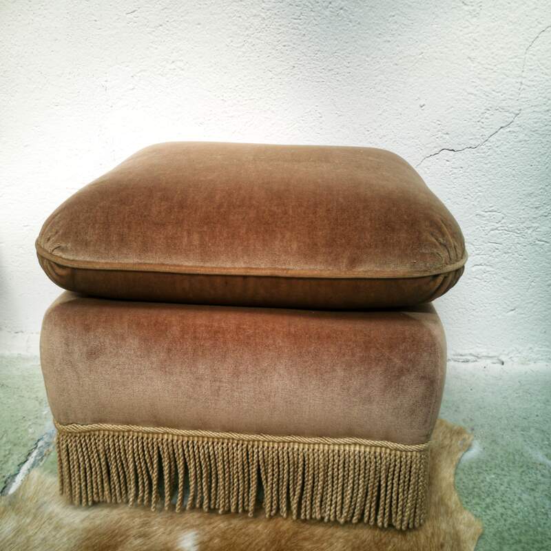 Vintage velvet pouf