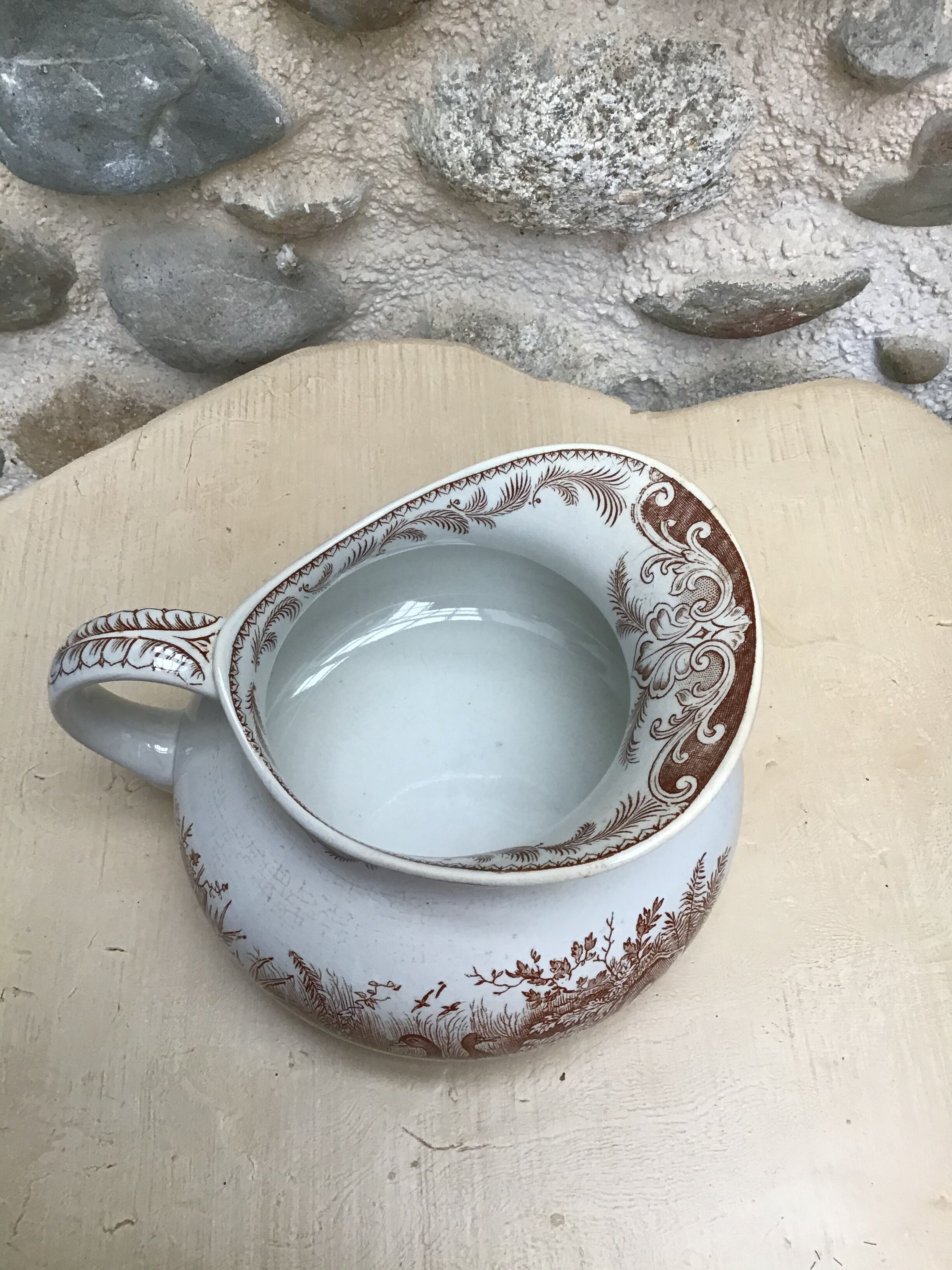 Broc toilet in earthenware