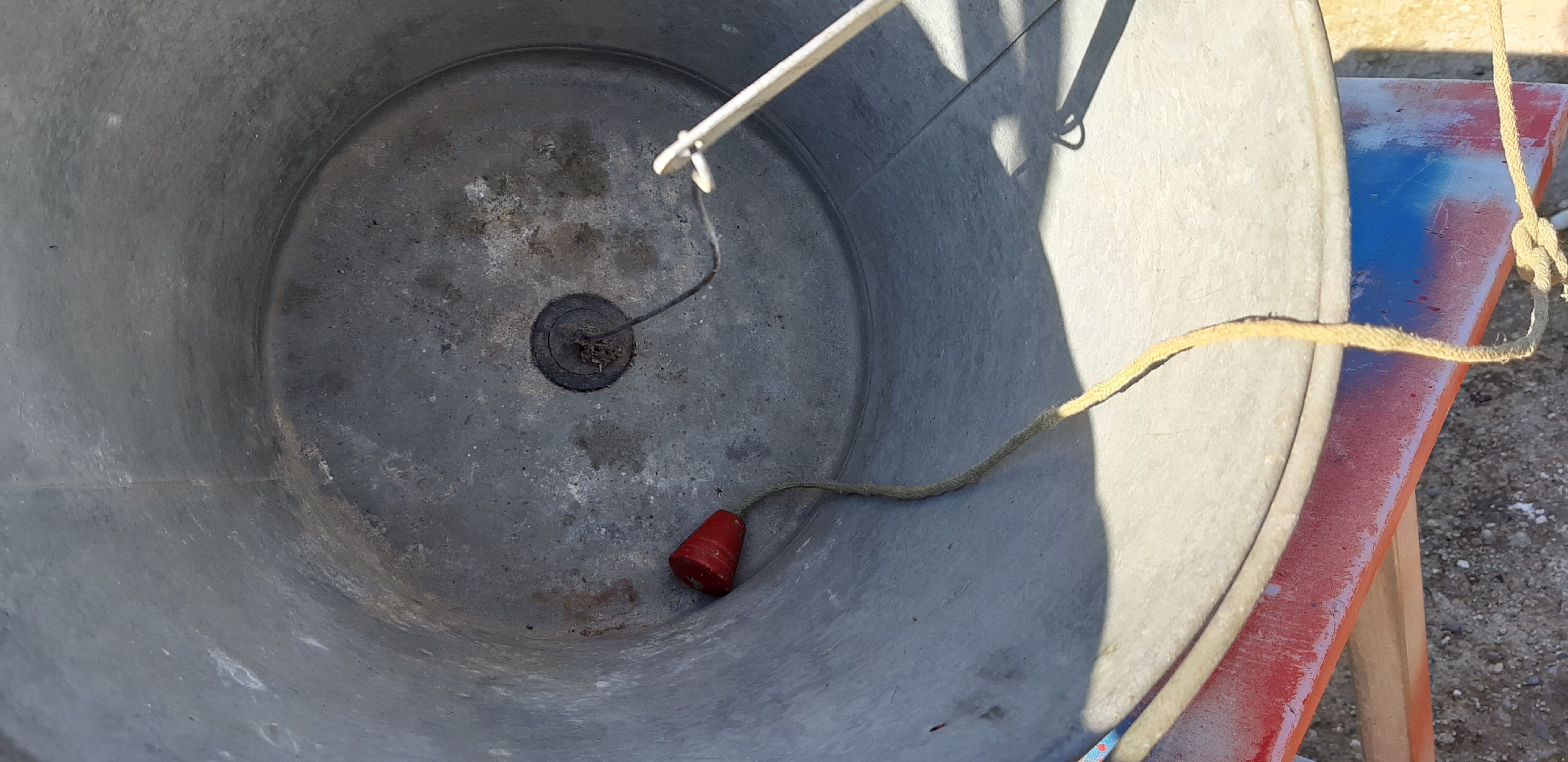 Galvanized aluminum shower seal