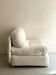 Chauffeuse italienne blanc cassé chenille socle en bois, design 1970